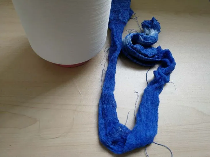 POLYESTER DTY 75/36 SIM SLUB PRI PRÍSLUŠENSTVO FABRIC